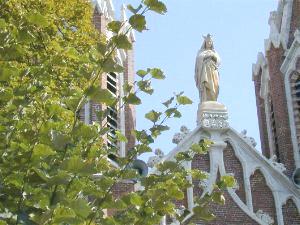 La vierge du pignon de la chapelle d'Arliquet