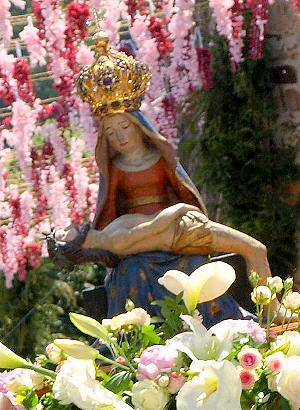 Notre Dame d'Arliquet fleurie, mois de mai, mois de Marie