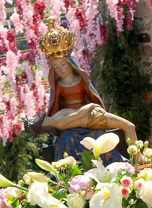 Notre Dame d'Arliquet fleurie, mois de mai, mois de Marie